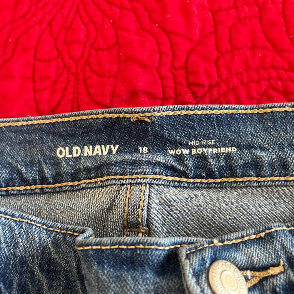 Old Navy jeans. Wow mid rise boyfriend jeans 18 - Picture 4 of 7
